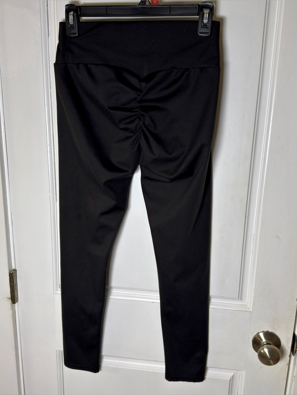 BLACK SCRUNCH BUTT WORKOUT LEGGINGS BUTTERY SOFT SIZE L